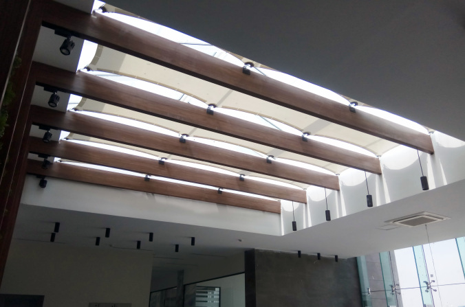 سقف پارچه‌‌ای نورگیر مرکزی